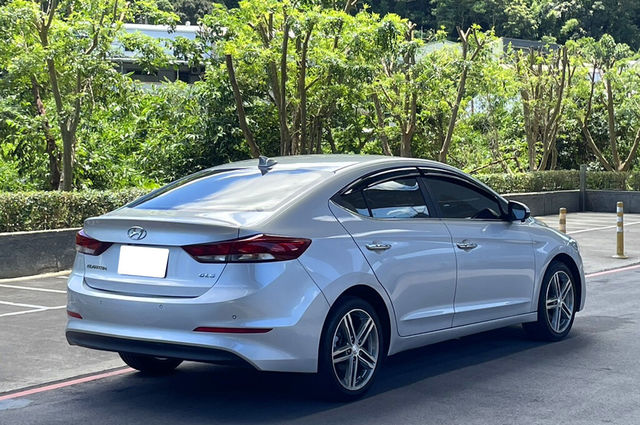 HYUNDAI現代 ELANTRA  第4張相片