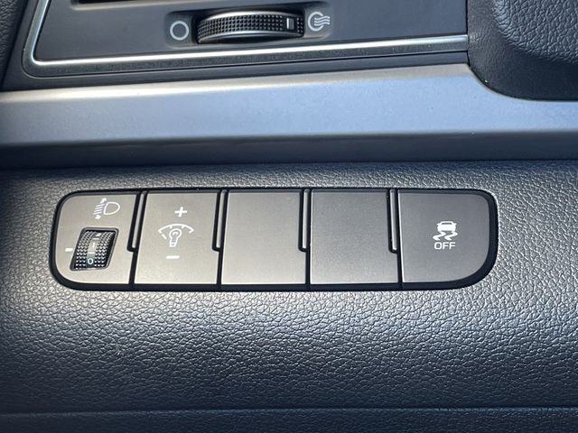 HYUNDAI現代 ELANTRA  第13張相片