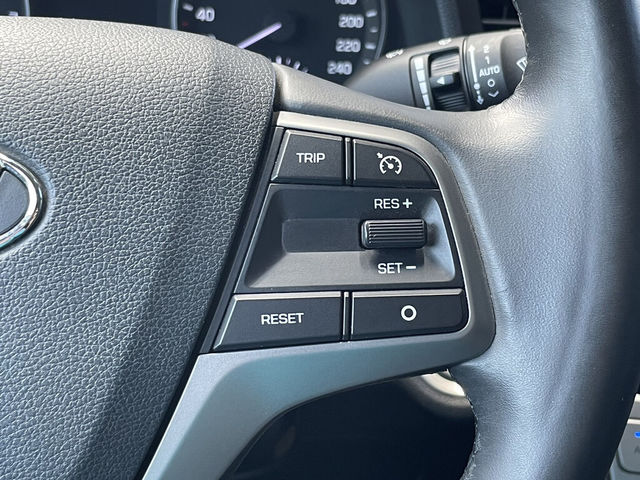 HYUNDAI現代 ELANTRA  第15張相片