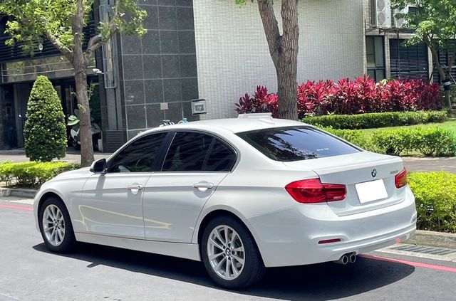 BMW寶馬 320I LCI  第2張相片