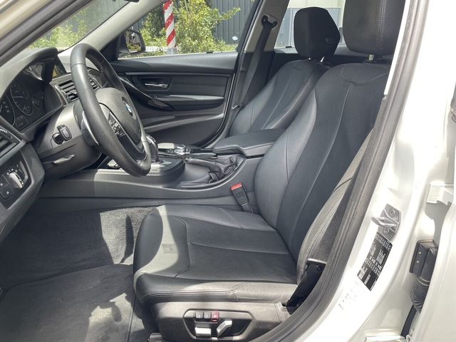 BMW寶馬 320I LCI  第8張相片