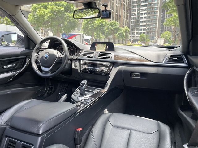 BMW寶馬 320I LCI  第9張相片