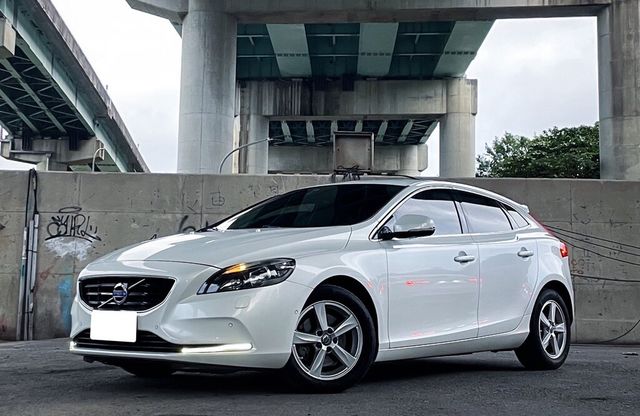 VOLVO富豪 V40  第1張相片