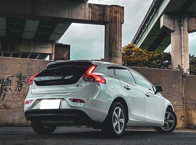 VOLVO富豪 V40  第2張相片