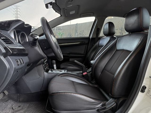 MITSUBISHI三菱 LANCER IO  第9張相片