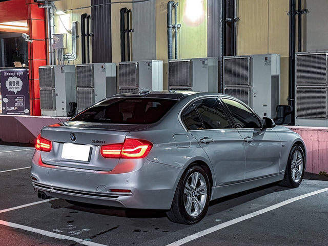 BMW寶馬 320I LCI  第4張相片