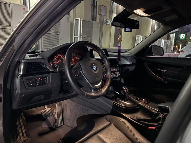 BMW寶馬 320I LCI  第5張相片