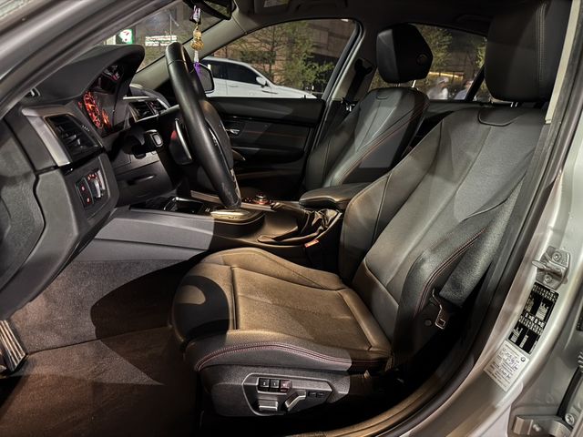 BMW寶馬 320I LCI  第6張相片