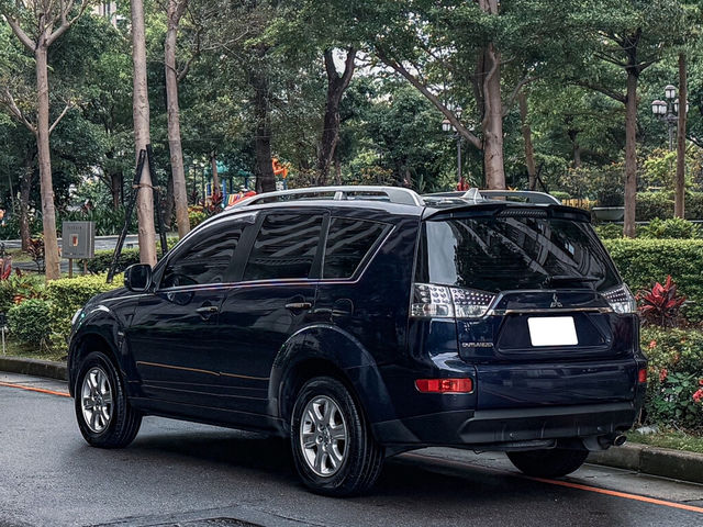 MITSUBISHI三菱 OUTLANDER  第2張相片