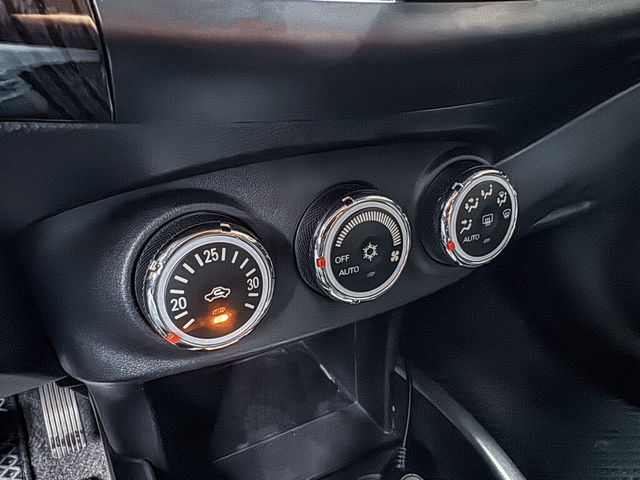 MITSUBISHI三菱 OUTLANDER  第10張相片