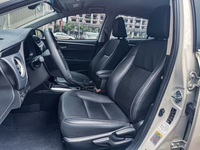 TOYOTA豐田 ALTIS  第7張相片