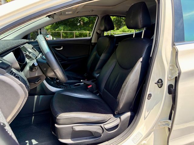 HYUNDAI現代 ELANTRA  第7張相片