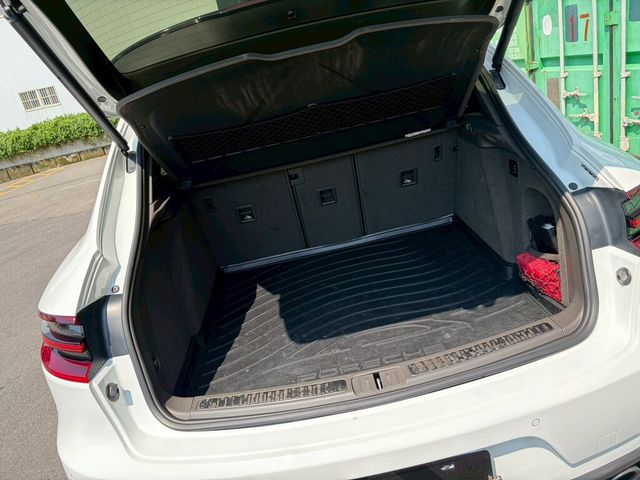 PORSCHE保時捷 MACAN  第8張相片