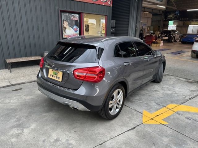 M-BENZ賓士 GLA200  第2張相片
