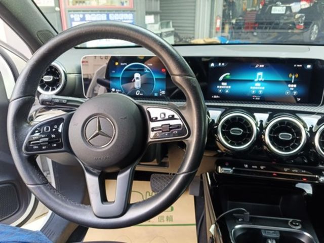 M-BENZ賓士 A180  第7張相片