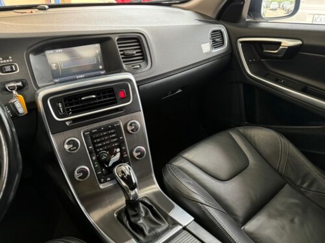 VOLVO富豪 V60  第10張相片