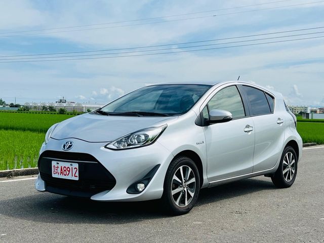 TOYOTA豐田 PRIUS C  第1張相片