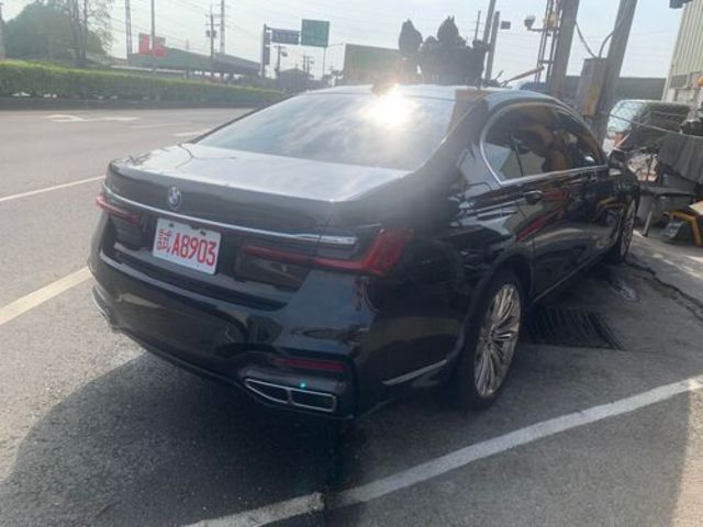 BMW寶馬 750LI  第8張相片