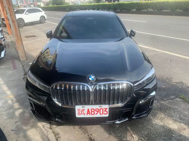 BMW寶馬 750LI  第9張相片