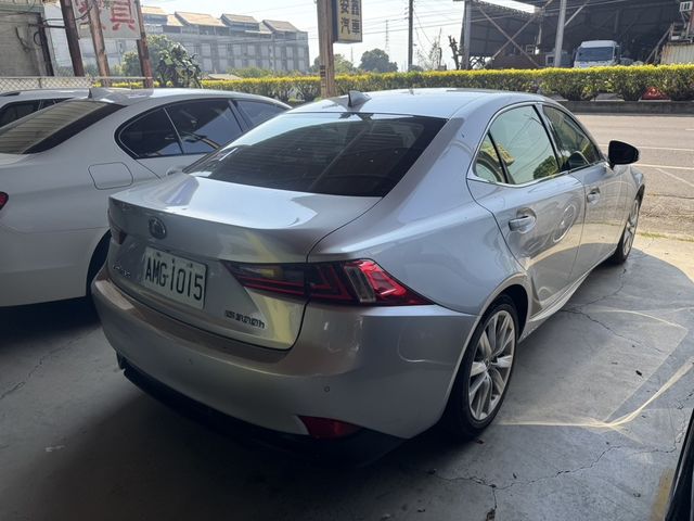 LEXUS凌志 IS 300H  第2張相片