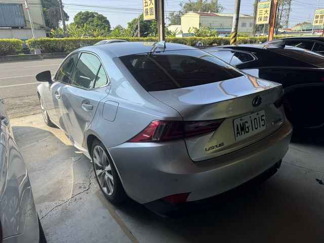 LEXUS凌志 IS 300H  第3張相片