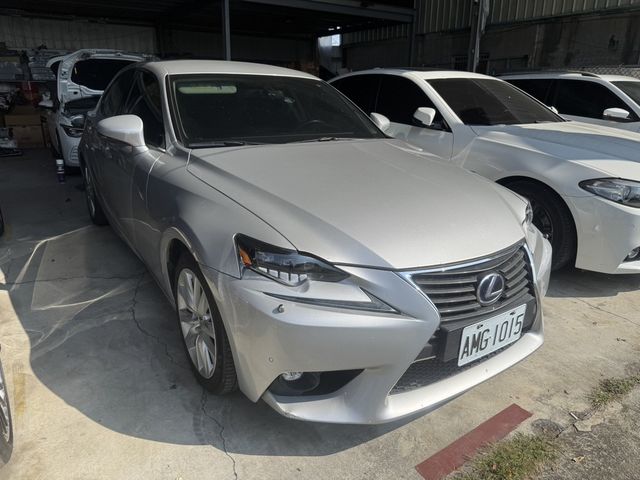 LEXUS凌志 IS 300H  第4張相片