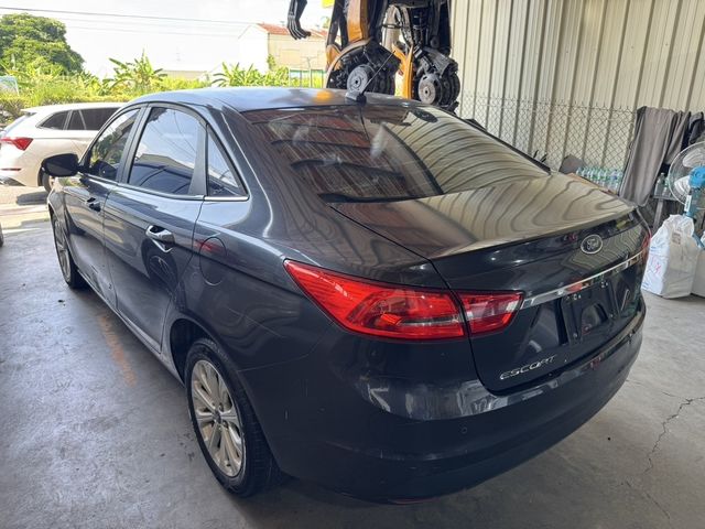 FORD福特 ESCORT  第6張相片