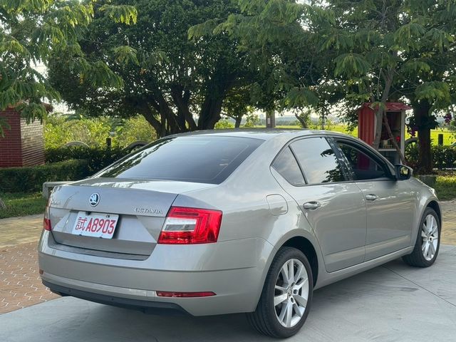 SKODA司科達 OCTAVIA  第2張相片