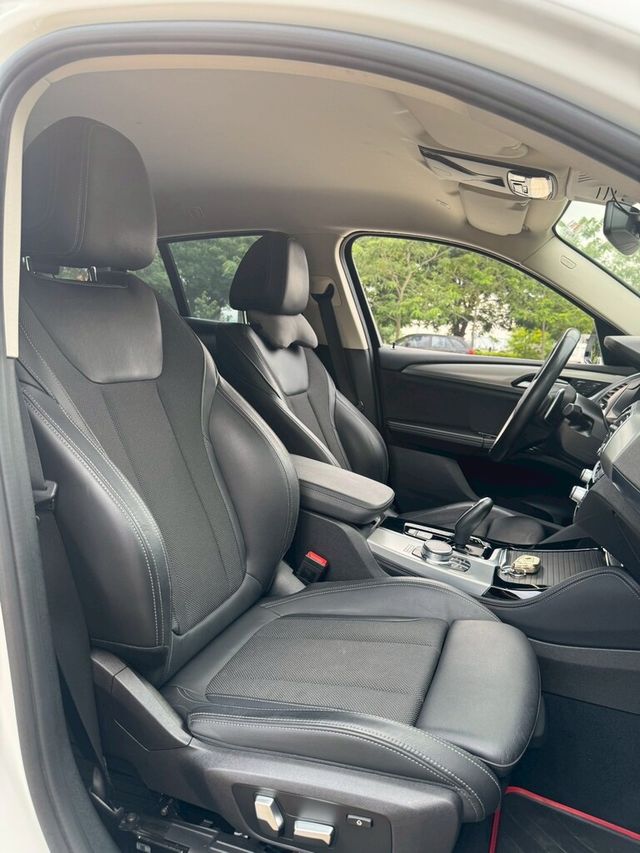 BMW寶馬 X4 XDRIVE20I  第8張相片