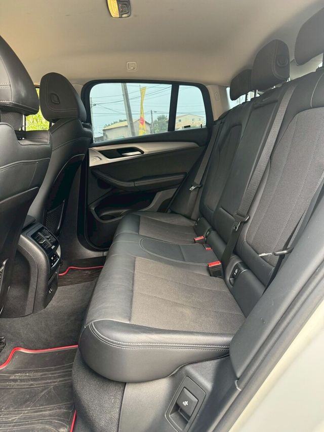 BMW寶馬 X4 XDRIVE20I  第9張相片