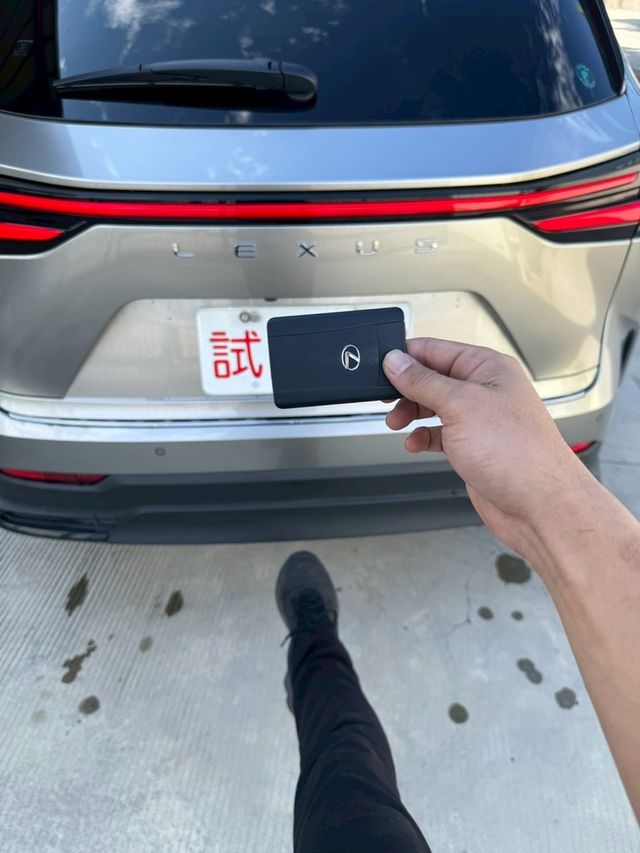 LEXUS凌志 NX350H  第10張相片