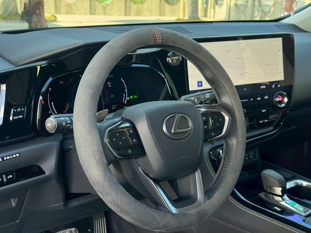 LEXUS凌志 NX350H  第14張相片