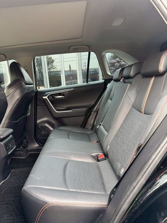 TOYOTA豐田 RAV4  第8張相片