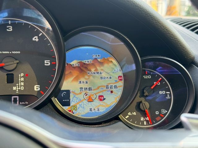 PORSCHE保時捷 CAYENNE  第19張相片