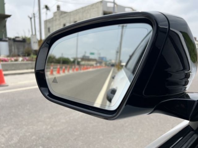 M-BENZ賓士 E300  第7張相片