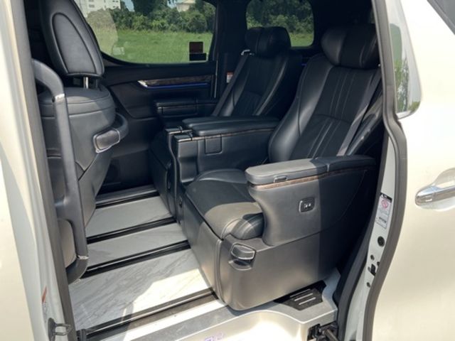 TOYOTA豐田 ALPHARD  第4張相片