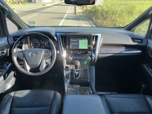 TOYOTA豐田 ALPHARD  第2張相片