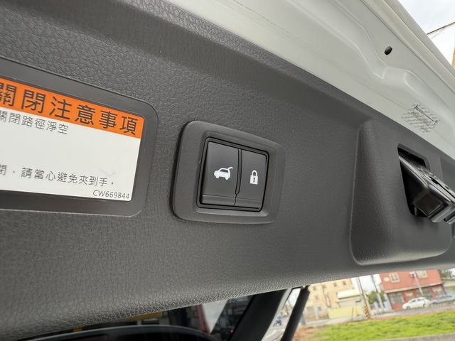 MITSUBISHI三菱 ECLIPSE  第10張相片