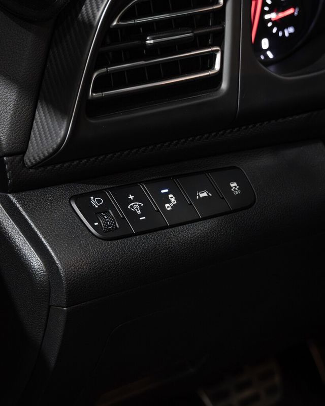 HYUNDAI現代 ELANTRA  第6張相片