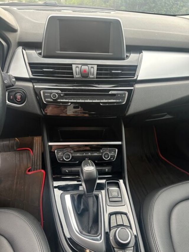 BMW寶馬 218D  第14張相片