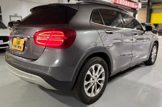 M-BENZ賓士 GLA180  第2張相片