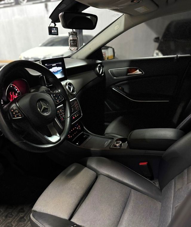 M-BENZ賓士 GLA180  第5張相片