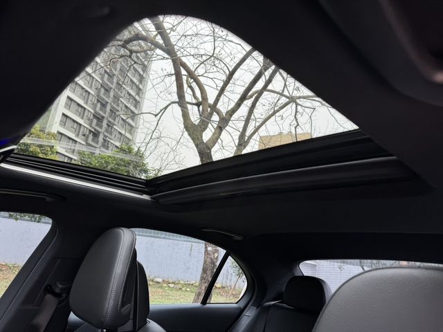 M-BENZ賓士 C300  第8張相片