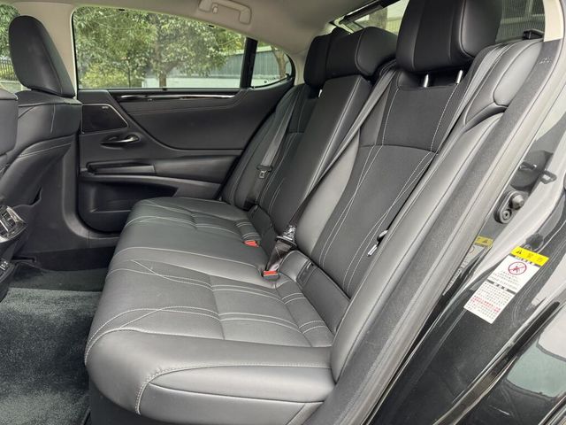 LEXUS凌志 ES300H  第7張相片