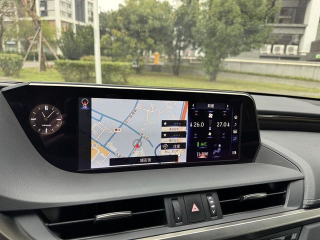 LEXUS凌志 ES300H  第17張相片