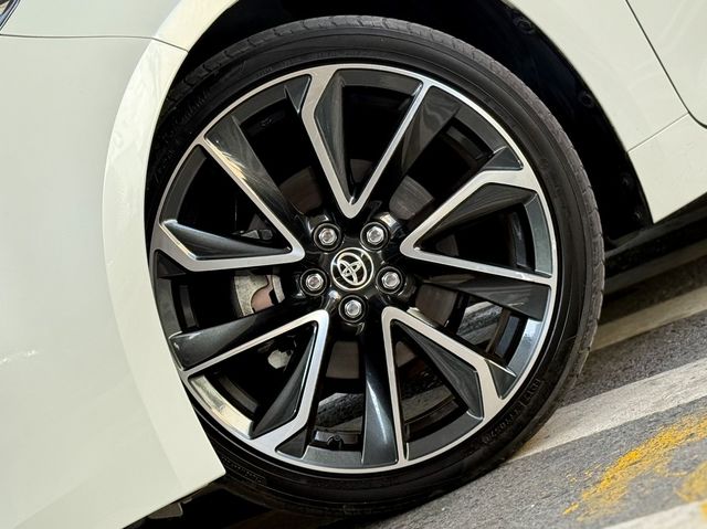 TOYOTA豐田 AURIS  第3張相片