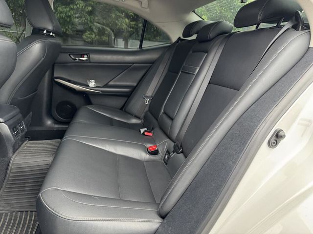 LEXUS凌志 IS 300H  第4張相片