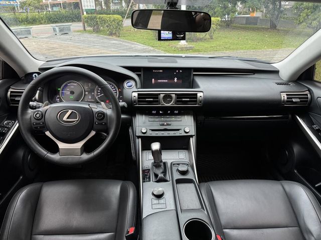 LEXUS凌志 IS 300H  第5張相片