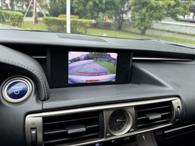 LEXUS凌志 IS 300H  第6張相片