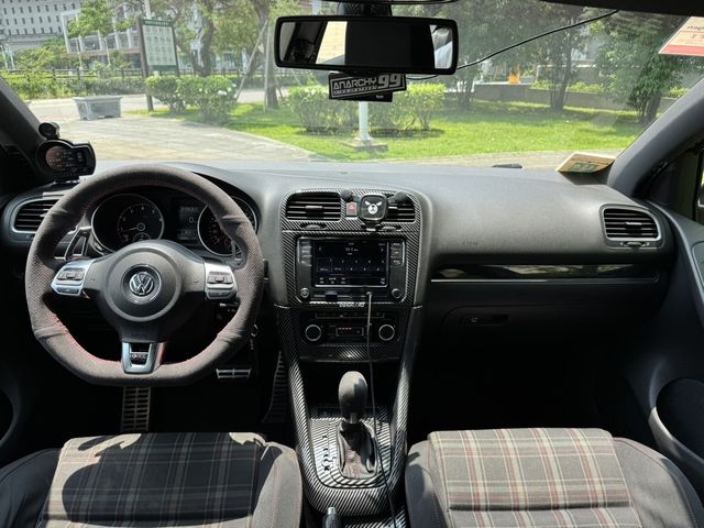 VOLKSWAGEN福斯 GOLF GTI  第5張相片